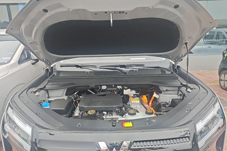 Used Wuling Xingguang 560 New Energy 2026 Model, Plug-in Hybrid, 125 km, Luxury Version Engine Bay