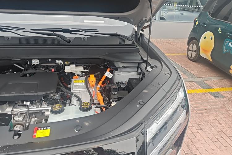 Used Wuling Xingguang 560 New Energy 2026 Model, Plug-in Hybrid, 125 km, Luxury Version Engine Bay Left