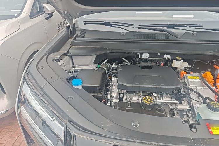 Used Wuling Xingguang 560 New Energy 2026 Model, Plug-in Hybrid, 125 km, Luxury Version Engine Bay Right
