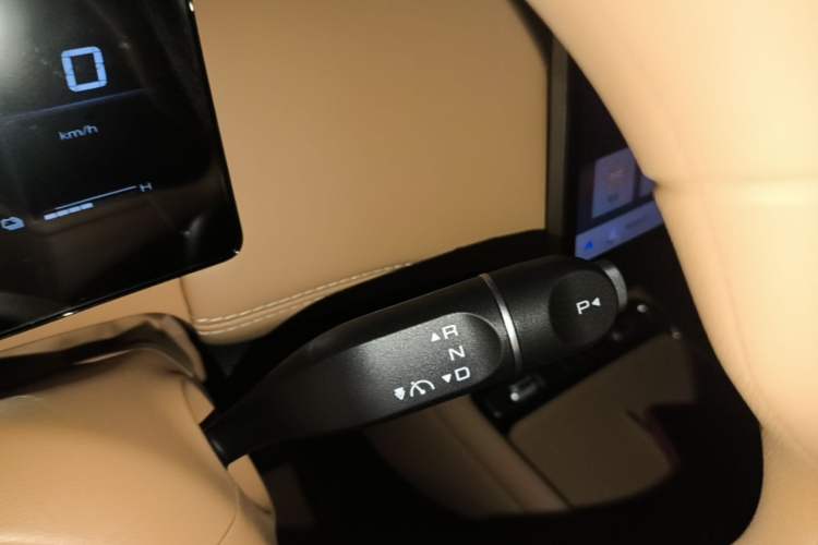 Used Wuling Xingguang 560 New Energy 2026 Model, Plug-in Hybrid, 125 km, Luxury Version Gear Lever