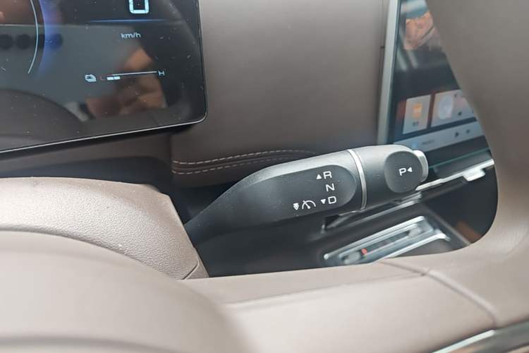 Used Wuling Xingguang 560 New Energy 2026 Model, Plug-in Hybrid, 125 km, Luxury Version Gear Lever