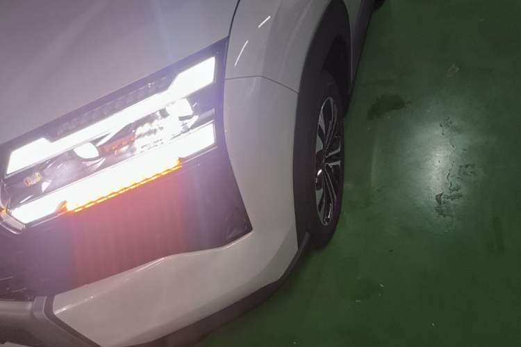 Used Wuling Xingguang 560 New Energy 2026 Model, Plug-in Hybrid, 125 km, Luxury Version Left Front Headlight