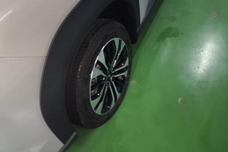 Used Wuling Xingguang 560 New Energy 2026 Model, Plug-in Hybrid, 125 km, Luxury Version Left Front Wheel Hub