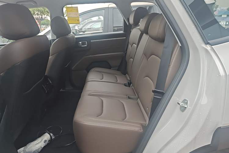 Used Wuling Xingguang 560 New Energy 2026 Model, Plug-in Hybrid, 125 km, Luxury Version Left Rear Seat