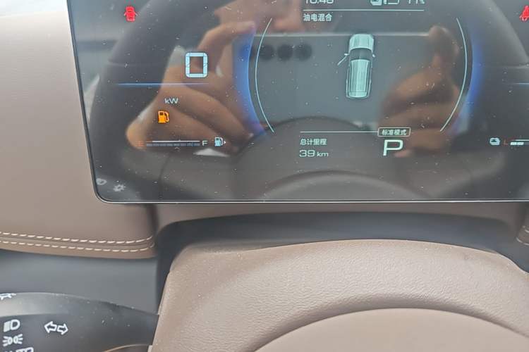 Used Wuling Xingguang 560 New Energy 2026 Model, Plug-in Hybrid, 125 km, Luxury Version Odometer Close Up