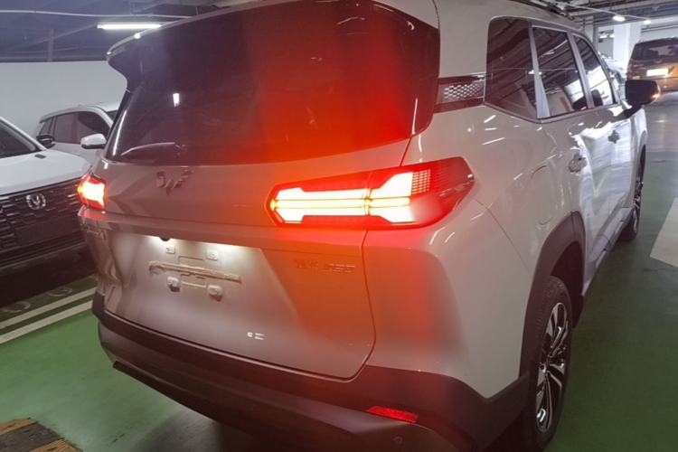 Used Wuling Xingguang 560 New Energy 2026 Model, Plug-in Hybrid, 125 km, Luxury Version Rear Right 45 Deg