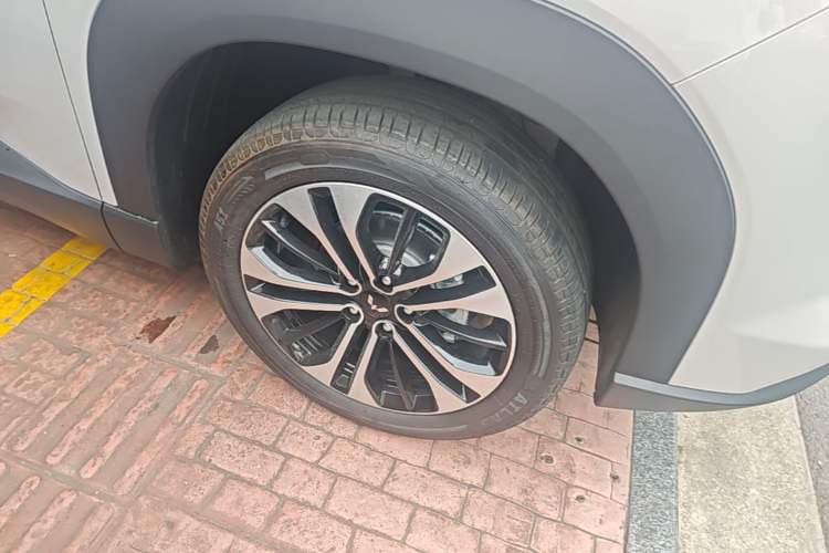 Used Wuling Xingguang 560 New Energy 2026 Model, Plug-in Hybrid, 125 km, Luxury Version Right Front Wheel Hub