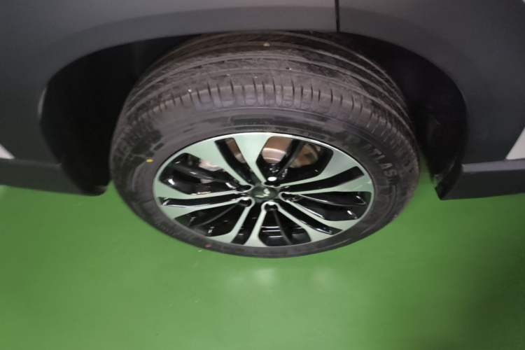 Used Wuling Xingguang 560 New Energy 2026 Model, Plug-in Hybrid, 125 km, Luxury Version Right Rear Wheel Hub