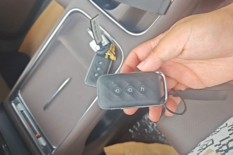 Used Wuling Xingguang 560 New Energy 2026 Model, Plug-in Hybrid, 125 km, Luxury Version Vehicle Key