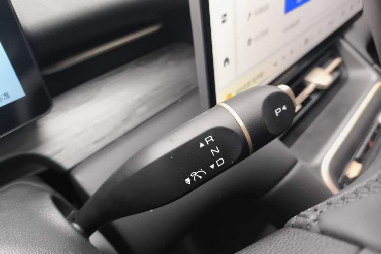 Used Wuling Xingguang S 2024 130 km Flagship Version Gear Lever