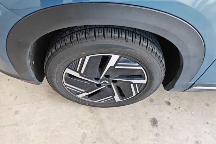 Used Wuling Xingguang S 2024 510 km Flagship Version Left Front Wheel Hub