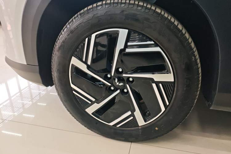 Used Wuling Xingguang S 2024 510 km Flagship Version Left Front Wheel Hub