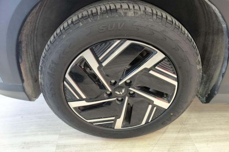 Used Wuling Xingguang S 2024 130 km Flagship Version Left Front Wheel Hub