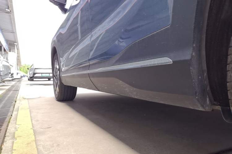 Used Wuling Xingguang S 2024 510 km Flagship Version Left Side Sill