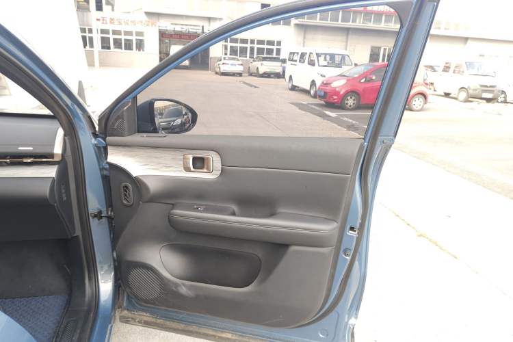 Used Wuling Xingguang S 2024 130 km Flagship Version Right Front Door Interior