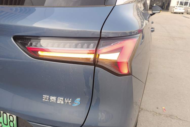 Used Wuling Xingguang S 2024 130 km Flagship Version Right Rear Taillight