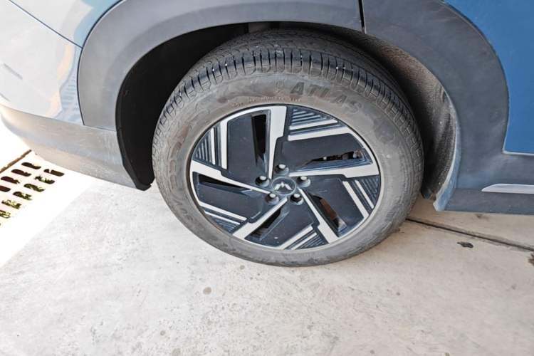 Used Wuling Xingguang S 2024 510 km Flagship Version Right Rear Wheel Hub