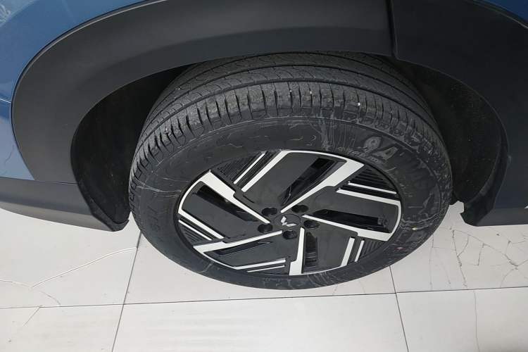 Used Wuling Xingguang S 2024 130 km Flagship Version Right Rear Wheel Hub