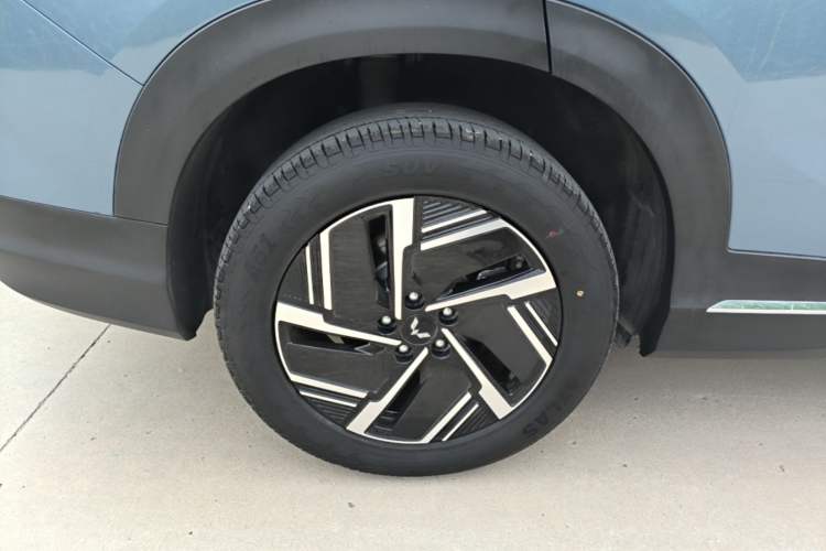 Used Wuling Xingguang S 2024 130 km Flagship Version Right Rear Wheel Hub