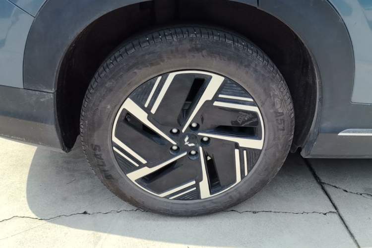 Used Wuling Xingguang S 2024 510 km Flagship Version Right Rear Wheel Hub
