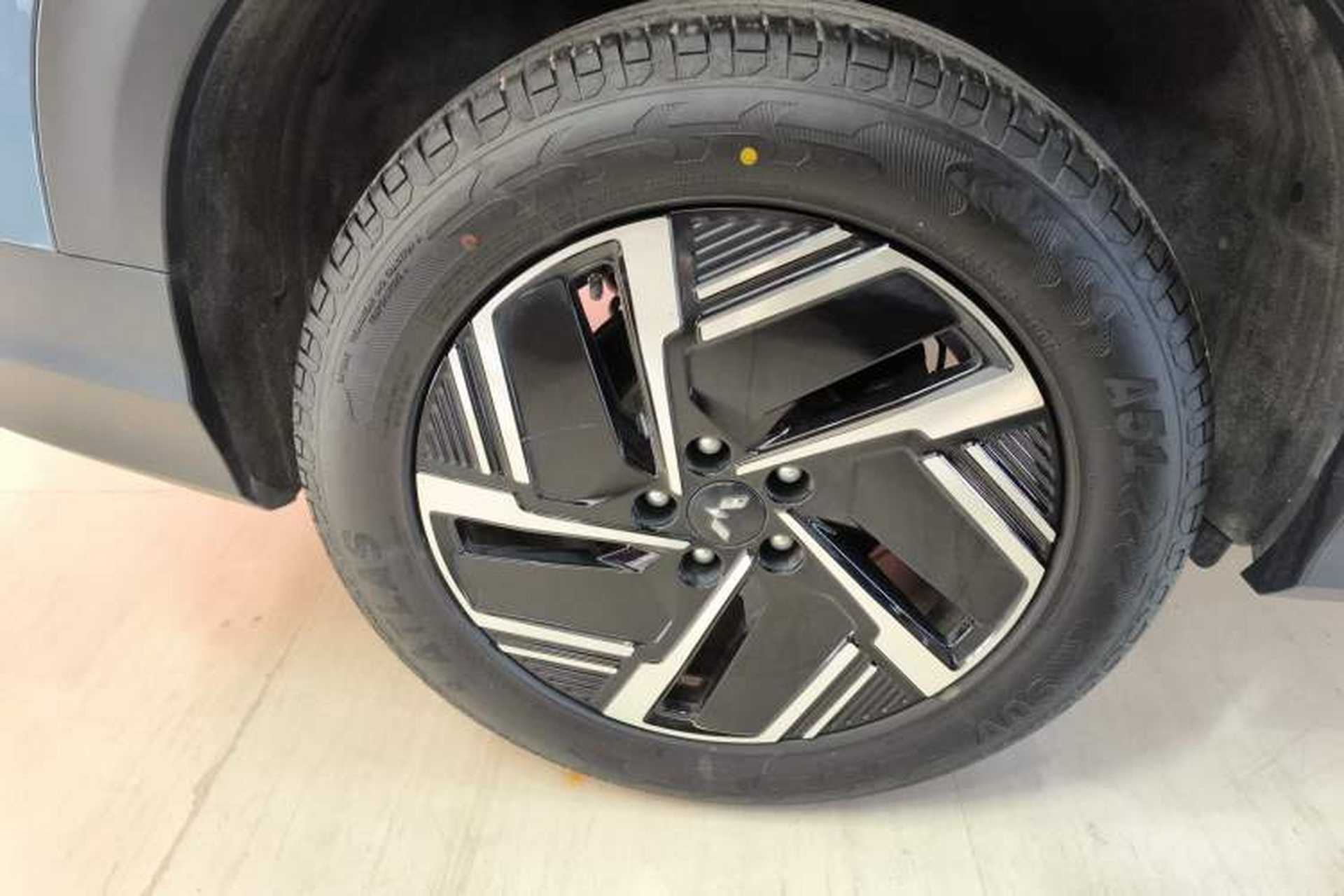 Used Wuling Xingguang S 2024 130 km Flagship Version Right Rear Wheel Hub