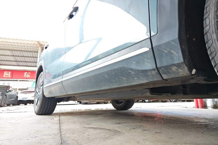 Used Wuling Xingguang S 2024 510 km Flagship Version Right Side Sill