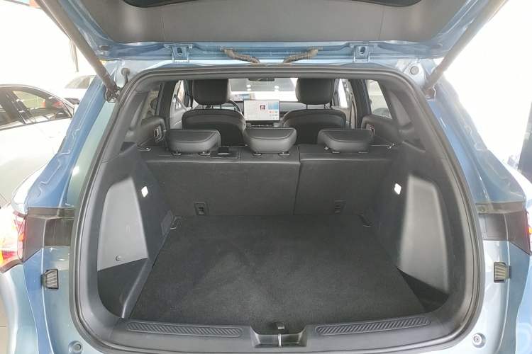 Used Wuling Xingguang S 2024 130 km Flagship Version Trunk