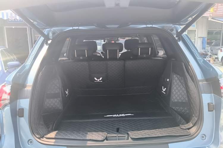 Used Wuling Xingguang S 2024 130 km Flagship Version Trunk