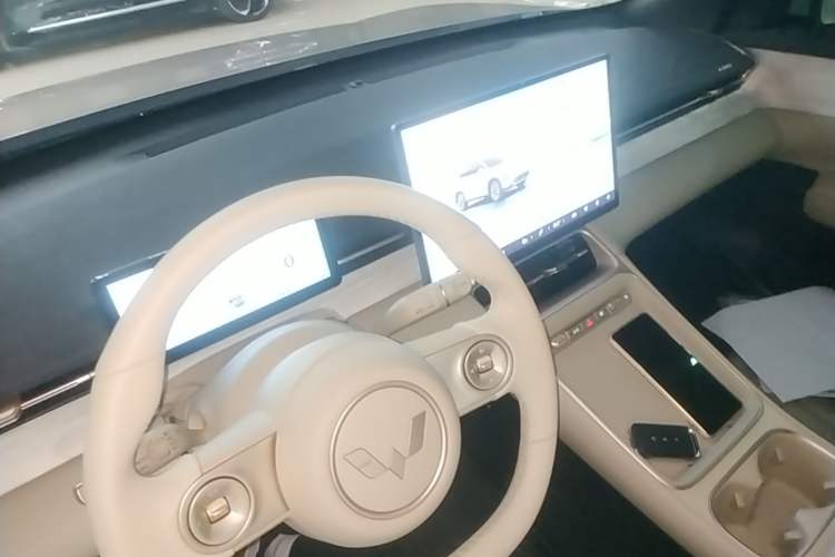 Used Wuling Xingguang S 2024 130 km Flagship Version Center Console