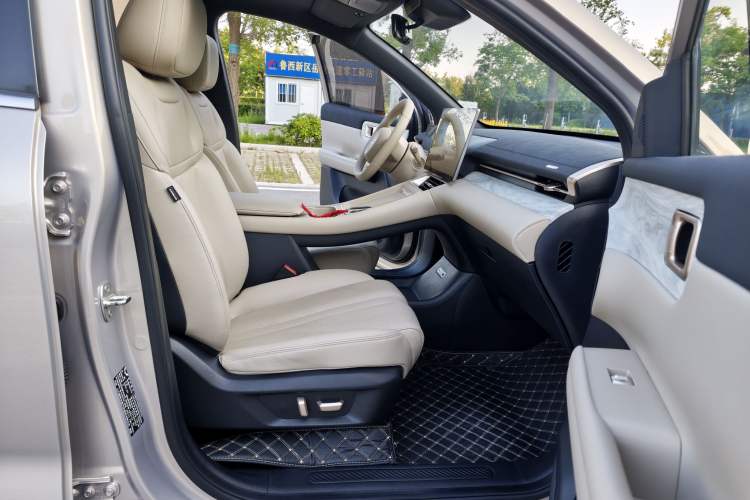Used Wuling Xingguang S 2024 130 km Flagship Version Right Front Seat