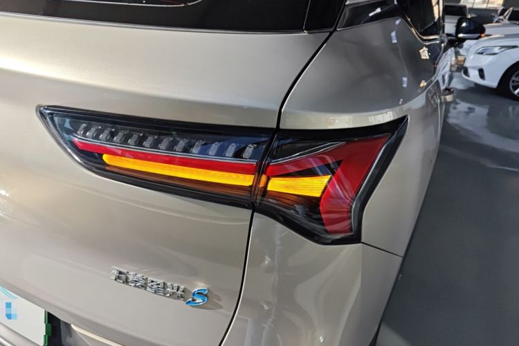 Used Wuling Xingguang S 2024 130 km Flagship Version Right Rear Taillight