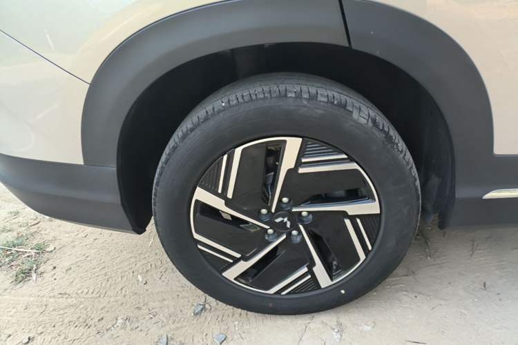 Used Wuling Xingguang S 2024 130 km Flagship Version Right Rear Wheel Hub