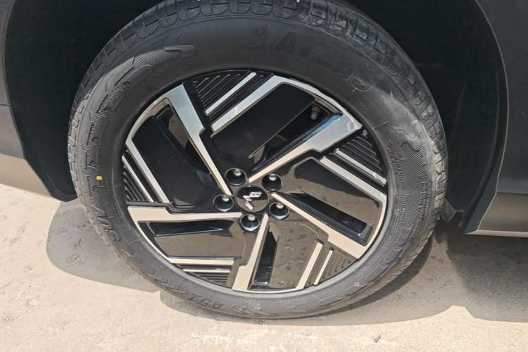 Used Wuling Xingguang S 2024 130km Flagship Version Right Rear Wheel Hub