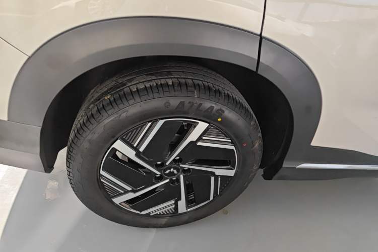 Used Wuling Xingguang S 2024 130 km Flagship Version Right Rear Wheel Hub