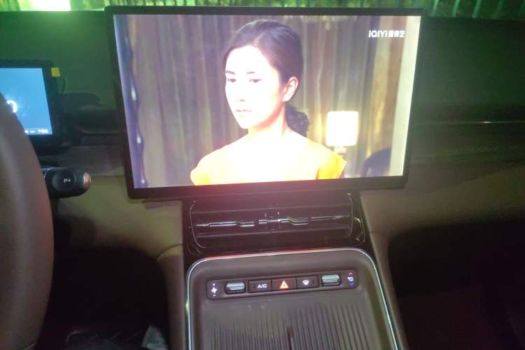 Used Wuling Xingguang S 2024 130km Flagship Version Audio And AC Panel