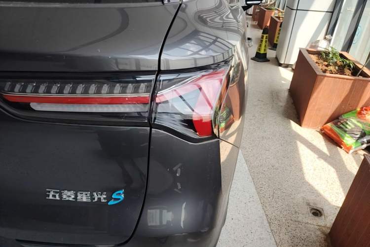 Used Wuling Xingguang S 2024 130km Flagship Version Exterior 3