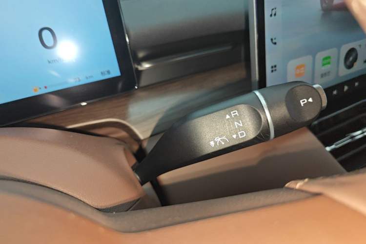 Used Wuling Xingguang S 2024 130 km Flagship Version Gear Lever