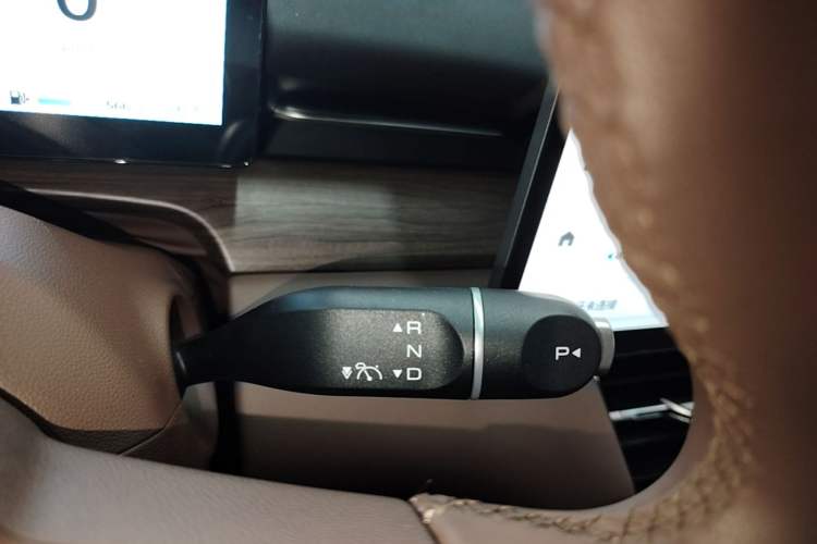 Used Wuling Xingguang S 2024 130 km Flagship Version Gear Lever