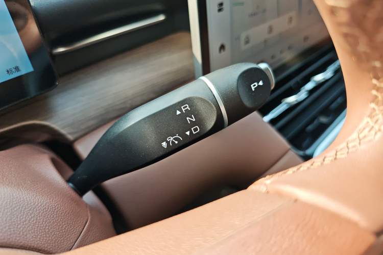 Used Wuling Xingguang S 2024 130 km Flagship Version Gear Lever