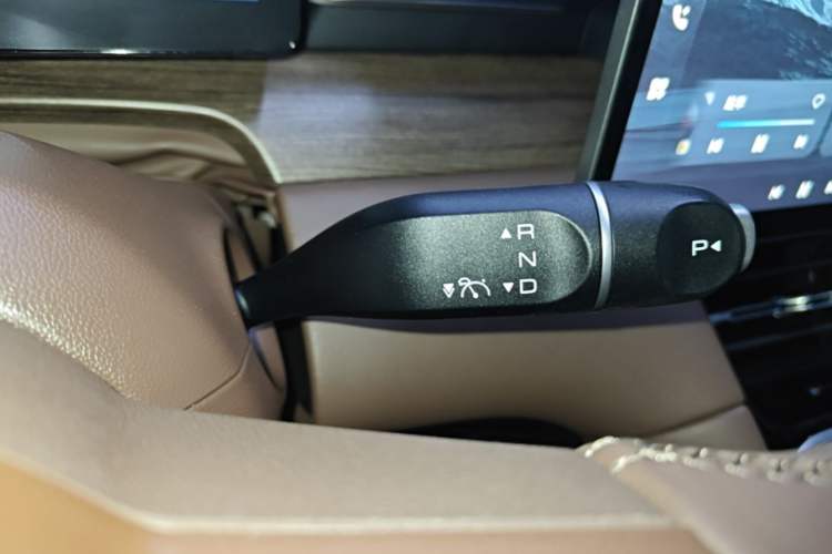Used Wuling Xingguang S 2024 130 km Flagship Version Gear Lever