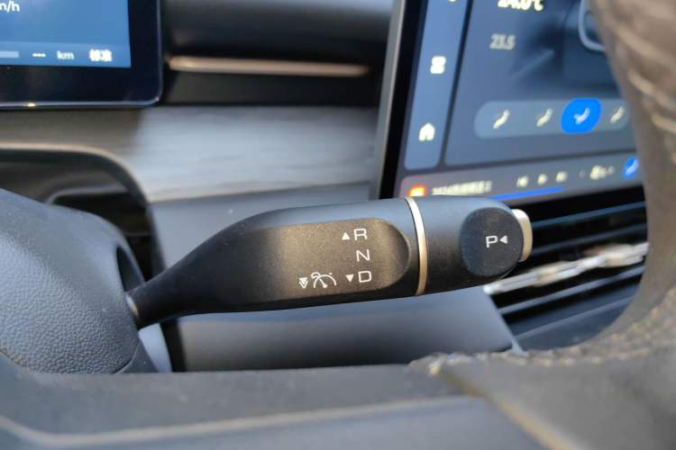 Used Wuling Xingguang S 2024 130 km Flagship Version Gear Lever
