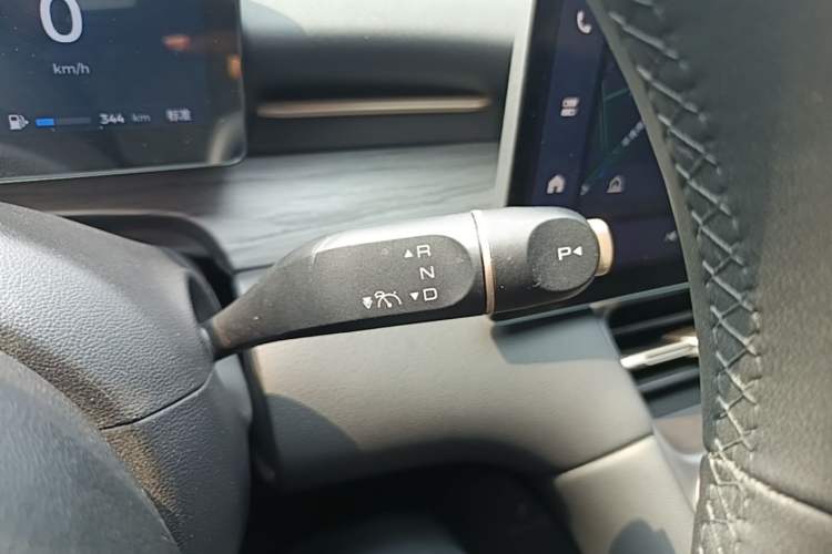 Used Wuling Xingguang S 2024 130 km Flagship Version Gear Lever