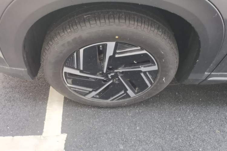 Used Wuling Xingguang S 2024 510 km Flagship Version Left Front Wheel Hub