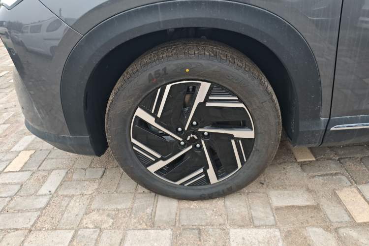 Used Wuling Xingguang S 2024 130km Flagship Version Left Front Wheel Hub