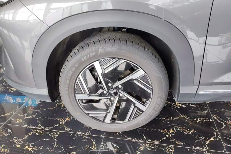 Used Wuling Xingguang S 2024 130km Flagship Version Left Front Wheel Hub
