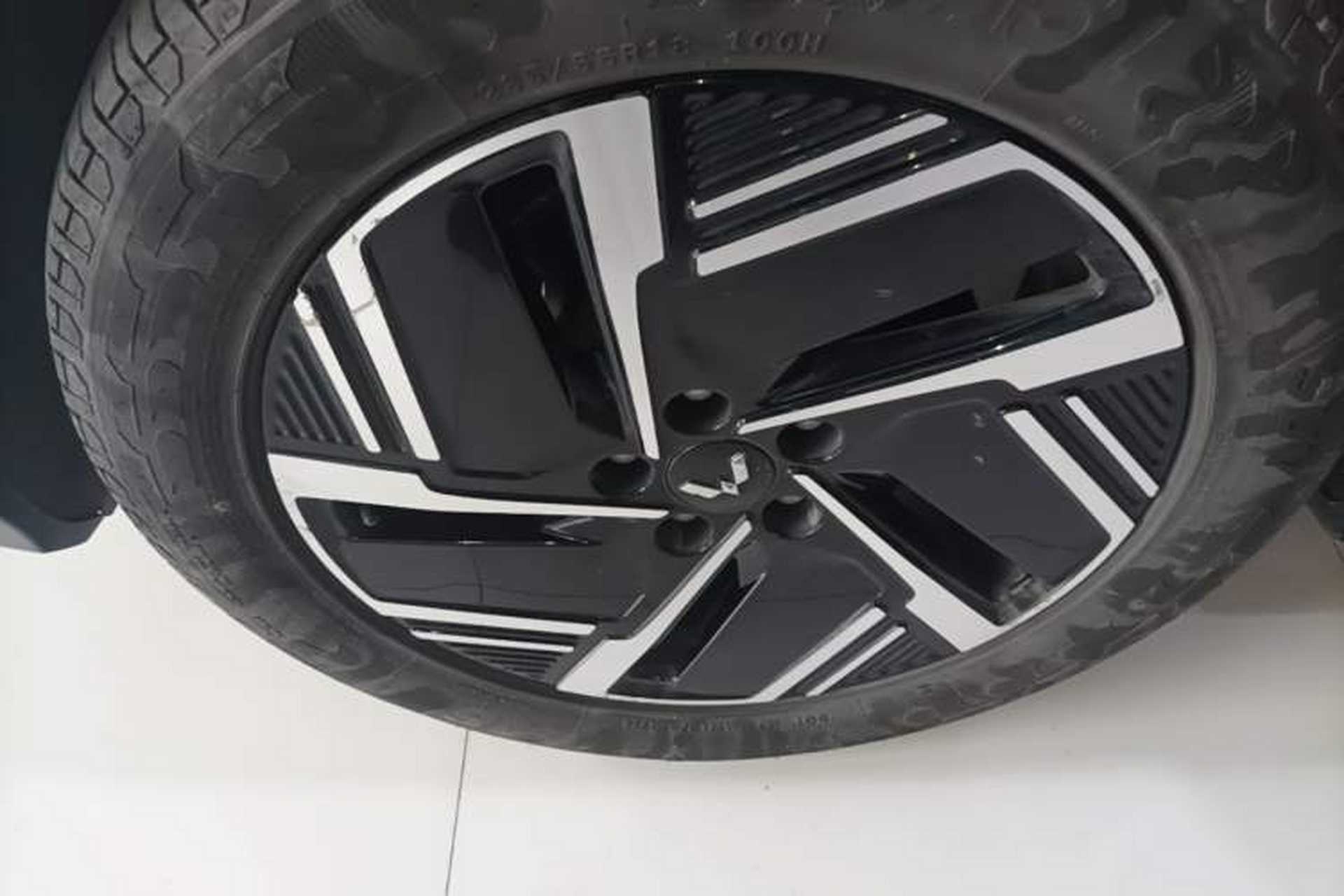 Used Wuling Xingguang S 2024 510 km Flagship Version Left Front Wheel Hub