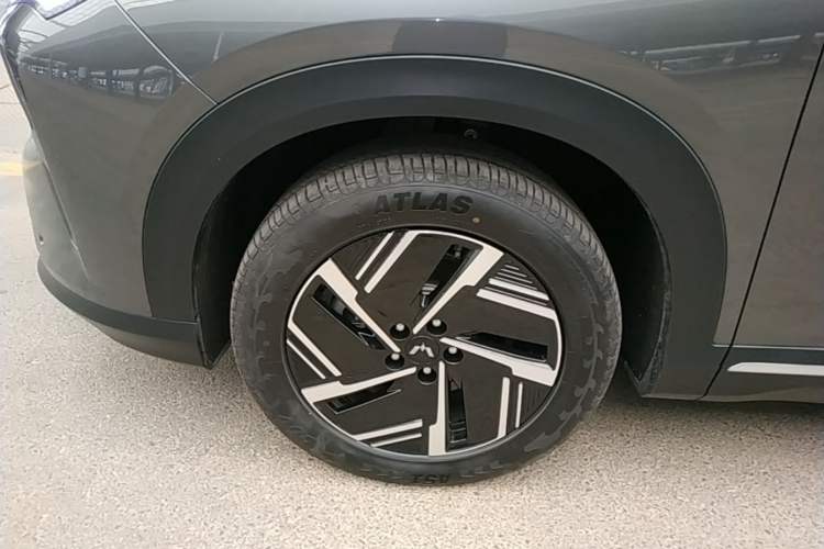 Used Wuling Xingguang S 2024 130km Flagship Version Left Front Wheel Hub
