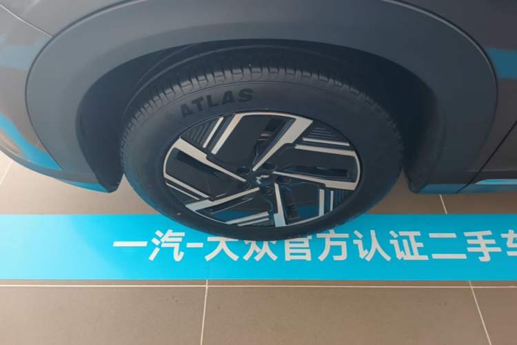 Used Wuling Xingguang S 2024 130 km Flagship Version Left Front Wheel Hub