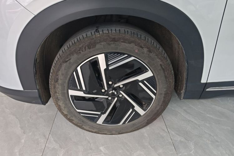 Used Wuling Xingguang S 2024 130 km Flagship Version Left Front Wheel Hub