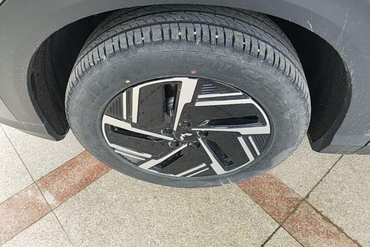 Used Wuling Xingguang S 2024 60km Advanced Version Left Front Wheel Hub
